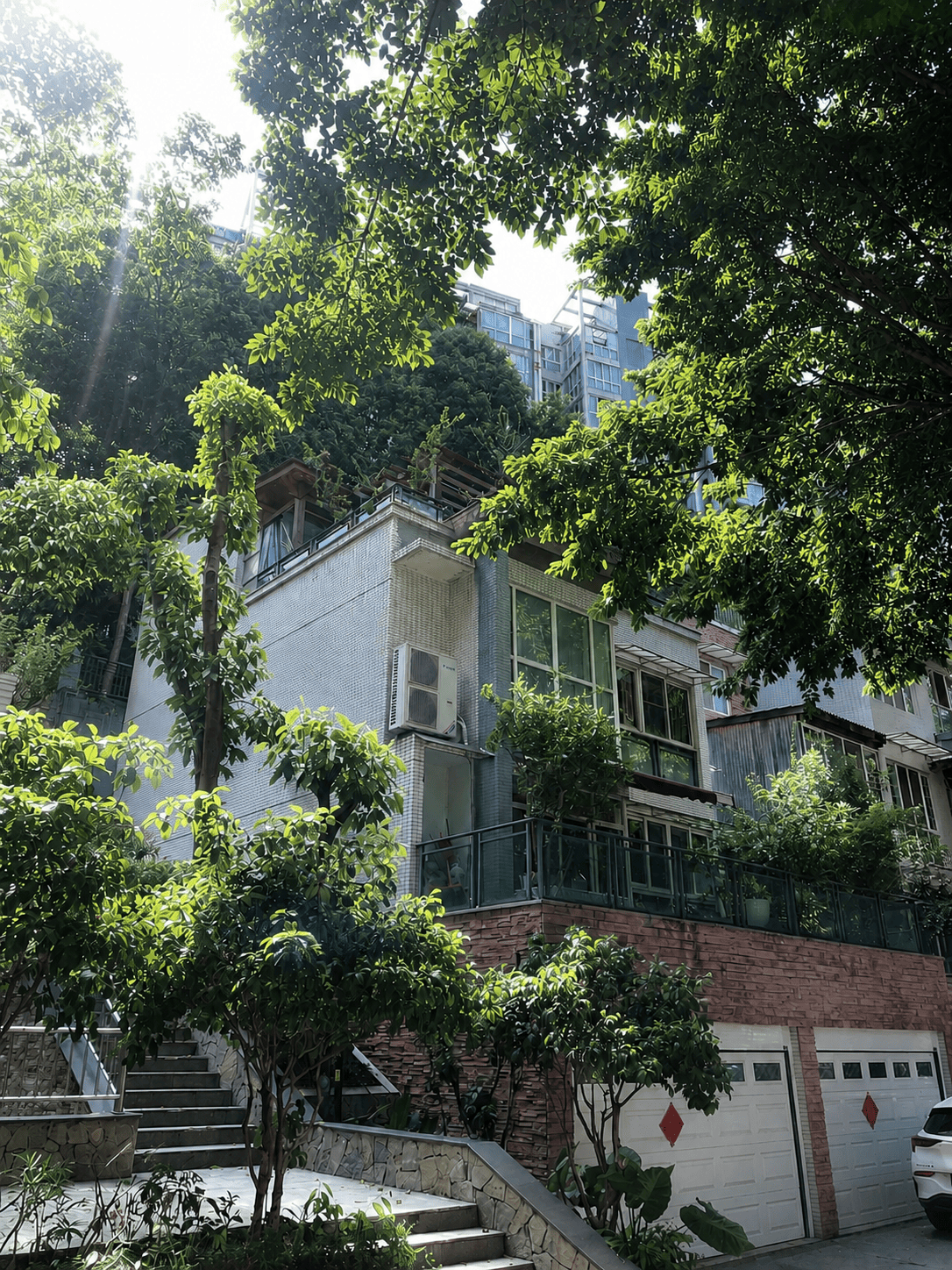 深圳岛居岁月从容升级：小小岛老别墅加装蒂升悦行款电梯